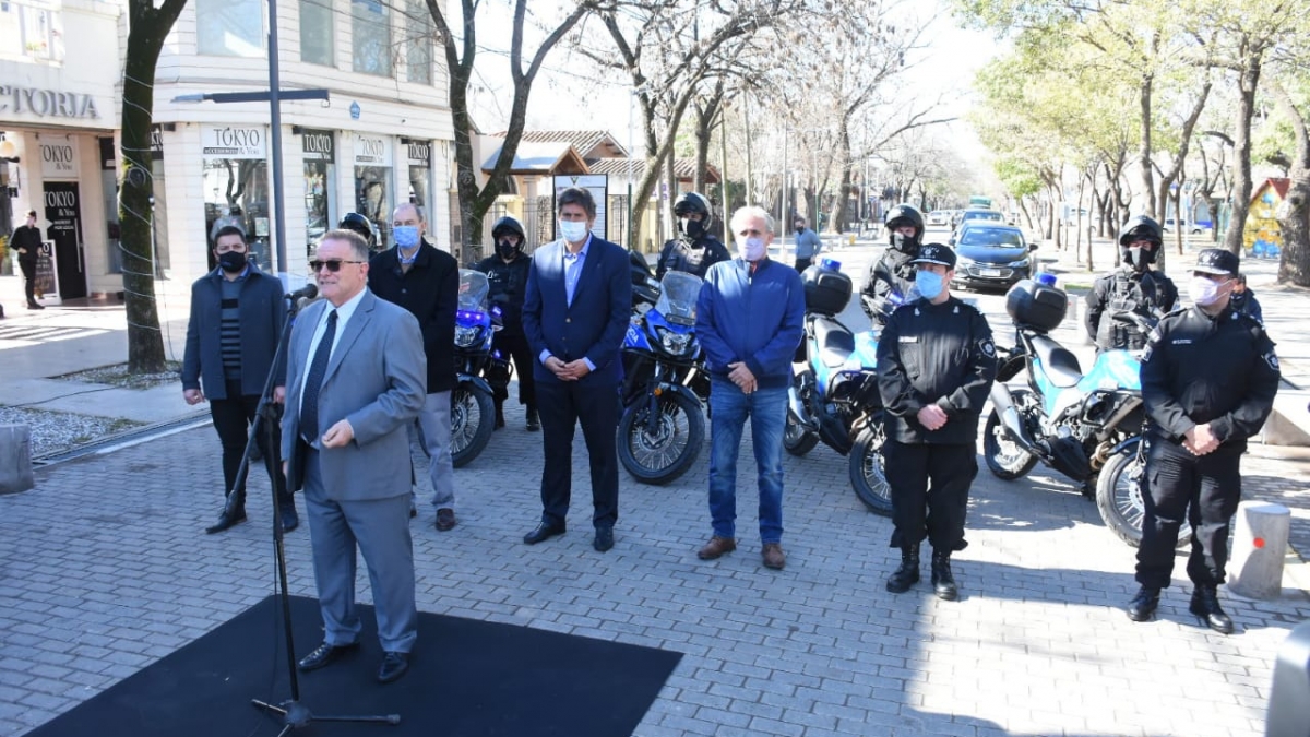 El Ministerio de Seguridad entreg dos nuevas motos 