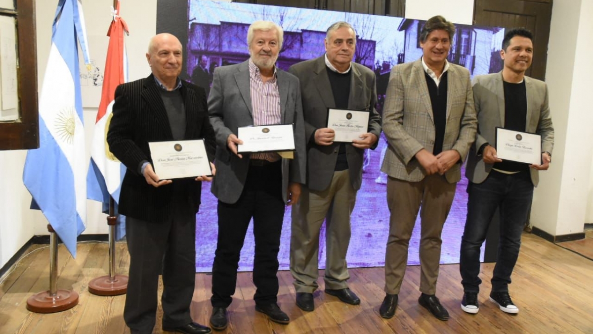 Santacroce homenaje a ex-intendentes de Funes