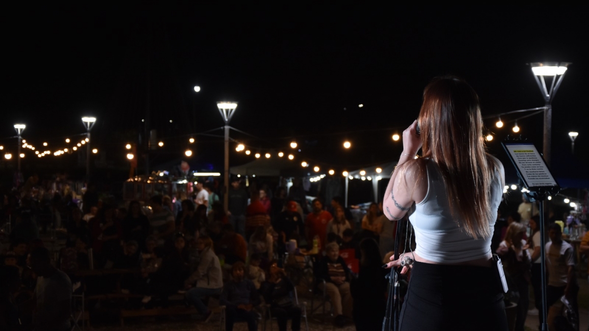 ​Miles de funenses celebraron el da de la madre en el Paseo de la Estacin