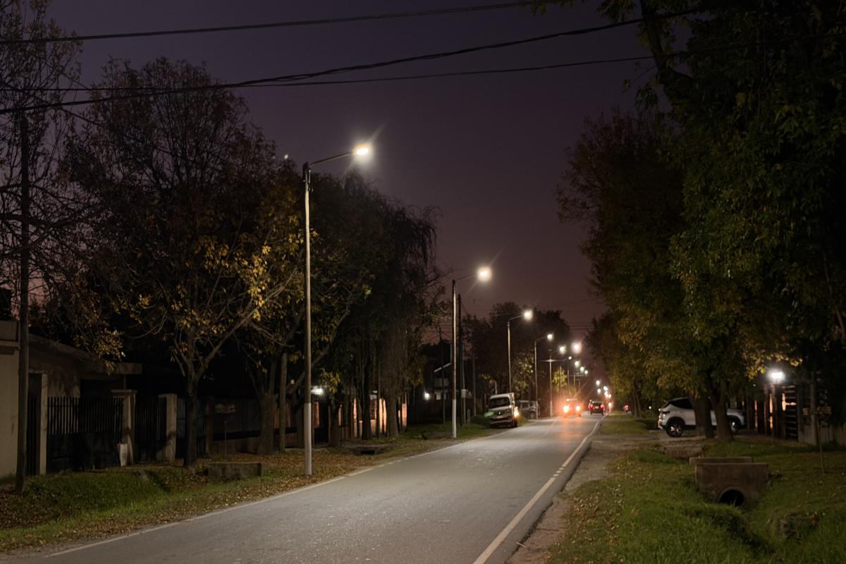 Funes Se Ilumina: El Gobierno Colocó Más De 100 Leds En Zona 5 Y Colectora