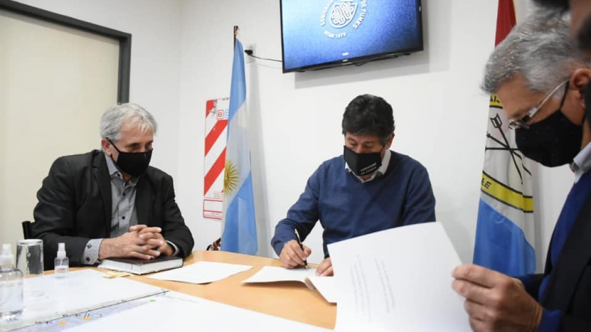 Funes firmó un convenio con el Ministerio de Seguridad Provincial